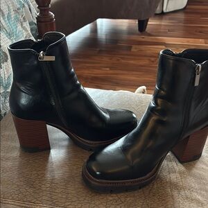 Patrizia Luca Black Ankle Boots with Chunky Heel and Elastic Sides